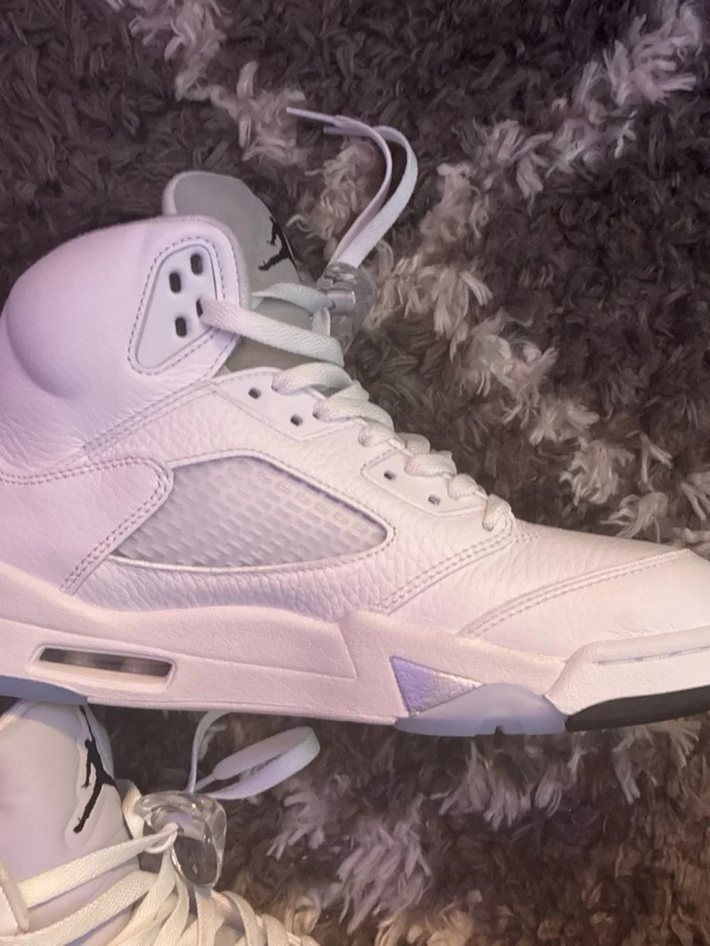 jordan 5 white metallic comes with box and extra lace size 9.5